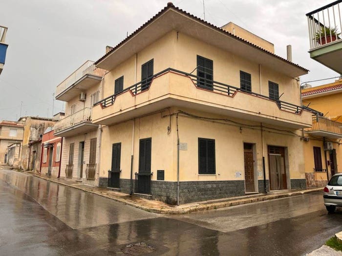 Casa con 6 locali in vendita in Via Rossini angolo via Fabrizi, Centro, Pachino