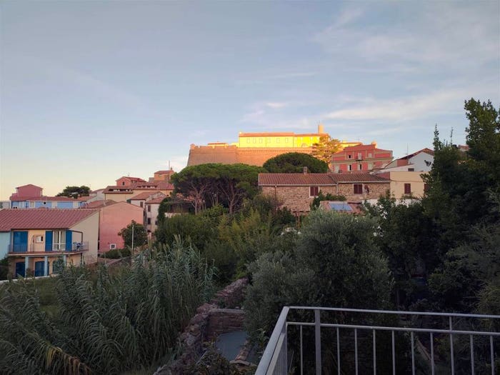 Appartamento con 6 locali in vendita in Via Umberto I, Centro, Capraia Isola