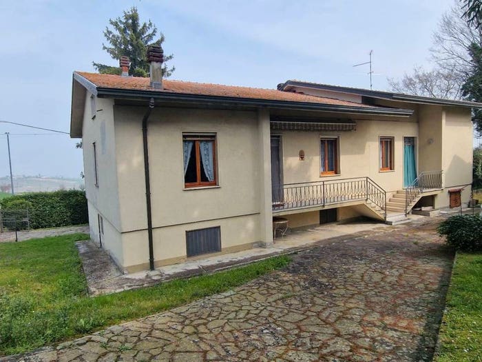 Casa con 6 locali in vendita in Strada Corano, Corano, Borgonovo Val Tidone
