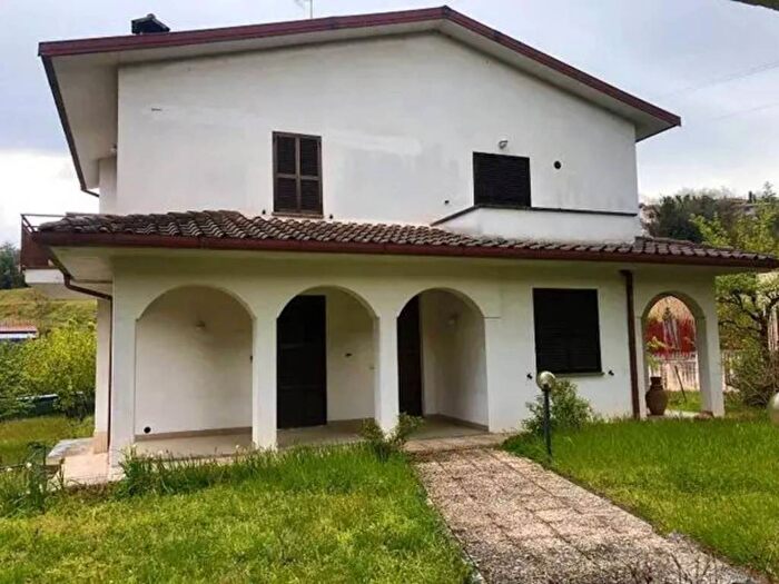 Casa con 6 locali in vendita in via Pietro Nenni, Tavernelle, Panicale