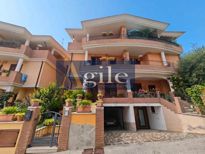 Casa con 6 locali in vendita in via certosa, Nereto