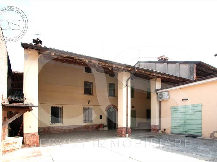 Casa con 6 locali in vendita in Via Indipendenza, Centro, Barbariga