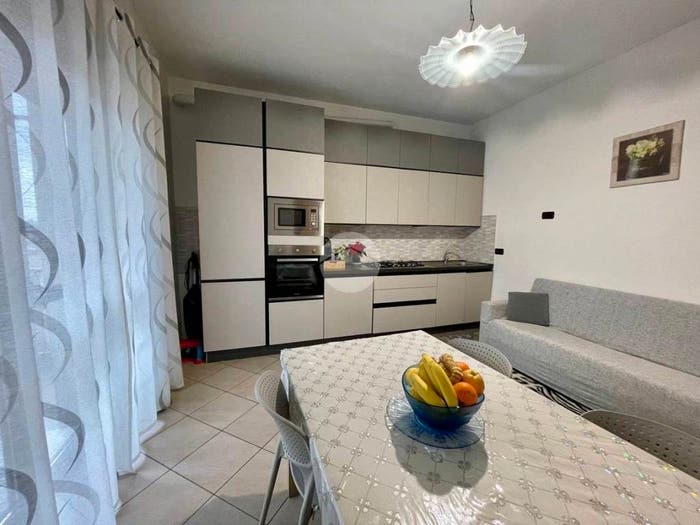 Appartamento quadrilocale in vendita in VIA BRA, Roreto, Cherasco