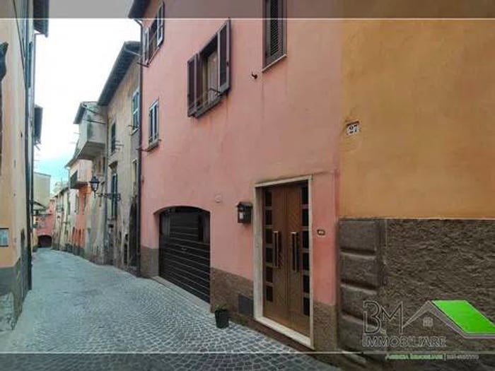 Appartamento quadrilocale in vendita in Via Regina Margherita, Centro, Canino