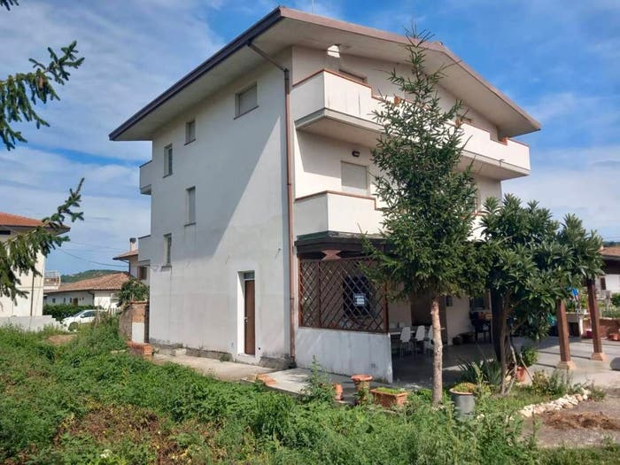 Casa con 6 locali in vendita in La Piana No Number, Piane, Miglianico