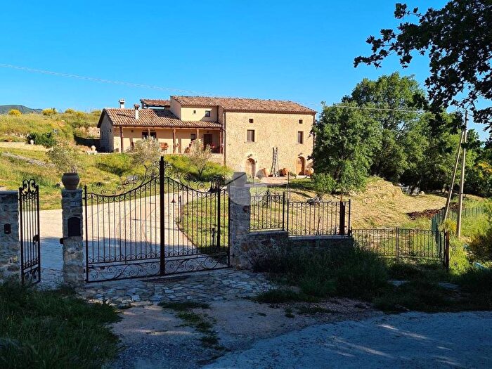 Casa con 6 locali in vendita in Via Madonna della Stella, Centro, Carolei