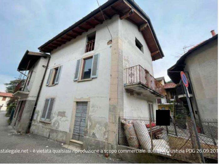 Appartamento con 6 locali in vendita in Strada Stazione, Cocquio, CocquioTrevisago