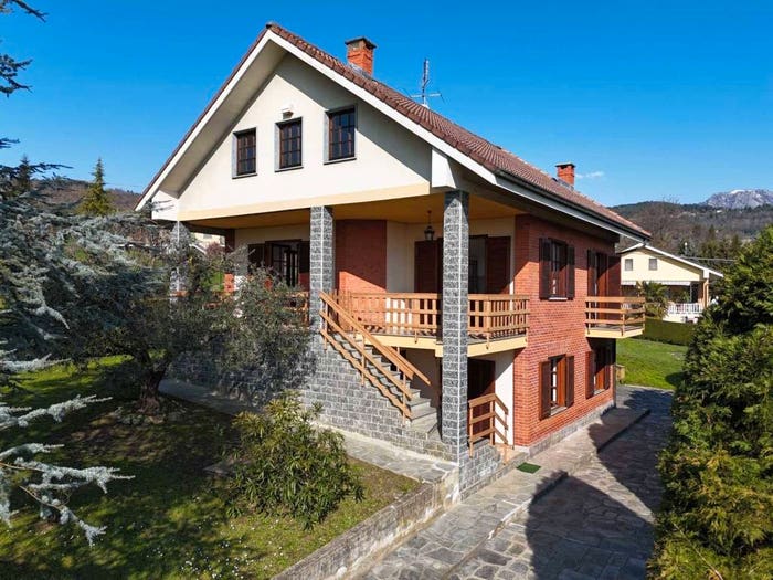 Casa con 5 locali in vendita in Via Fiorina, Roletto