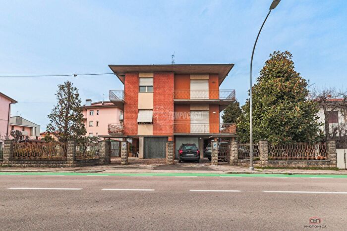 Appartamento con 6 locali in vendita in Via Antonio Placucci, Forli'