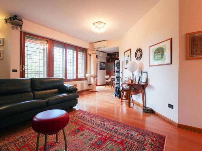 Appartamento quadrilocale in vendita in Via Tevere, Centro, Lainate