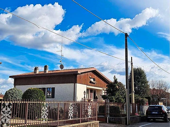 Appartamento con 6 locali in vendita in Via A De Gasperi Lonate Ceppino VA, Lonate Ceppino
