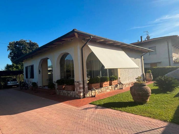 Casa trilocale in vendita in Via Fenice, Marina di Massa Centro, Massa