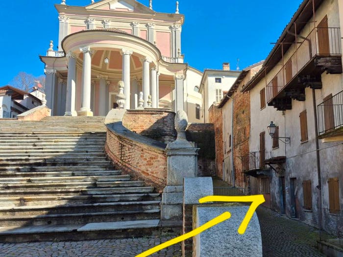 Casa con 6 locali in vendita in Piazza San Martino, Centro, Montemagno