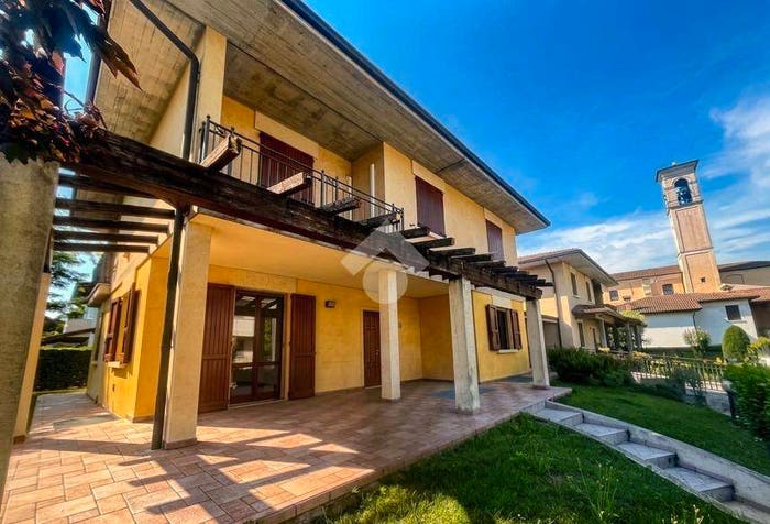 Casa con 5 locali in vendita in Via D L Maccabiani, Centro, Poncarale
