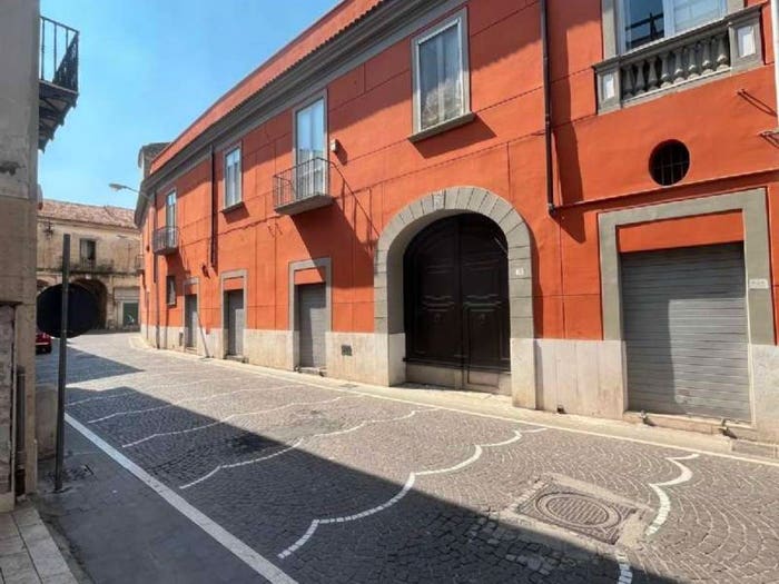 Casa con 6 locali in vendita in via Canonico De Paulis, Marcianise