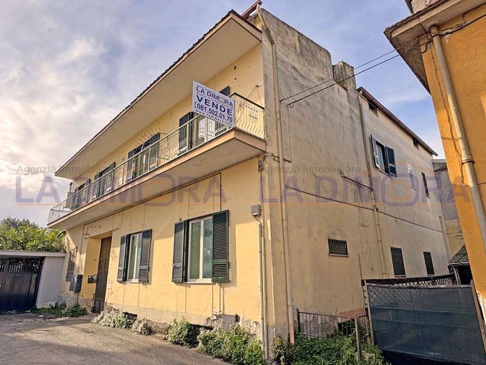 Appartamento con 6 locali in vendita in Via Pietro Mascagni, Aversa
