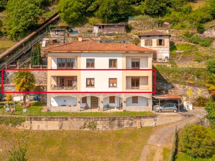 Appartamento trilocale in vendita in Via Antica Regina, Dongo