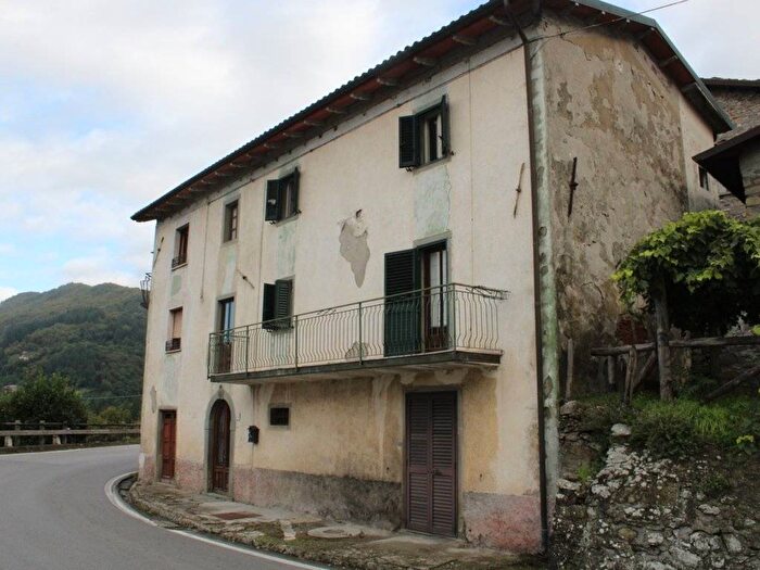 Casa con 6 locali in vendita in Via Provinciale, San Romano in Garfagnana