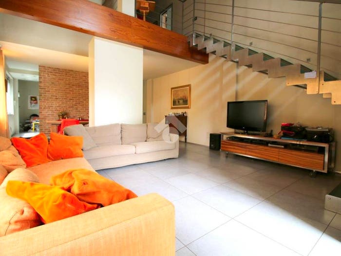 Casa quadrilocale in vendita in Via quattro novembre, Centro, Caronno Pertusella