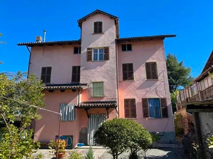 Casa con 6 locali in vendita in Via Roma No Number, Centro, Calamandrana