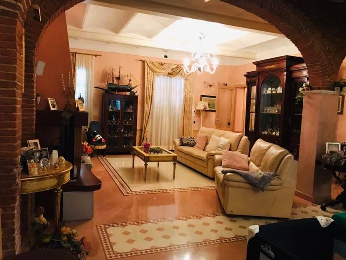 Casa con 6 locali in vendita in Semicentro, Cascina