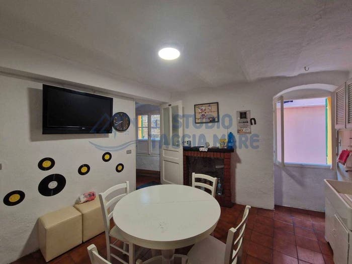 Casa con 6 locali in vendita in Via Ruffini, Centro, Badalucco