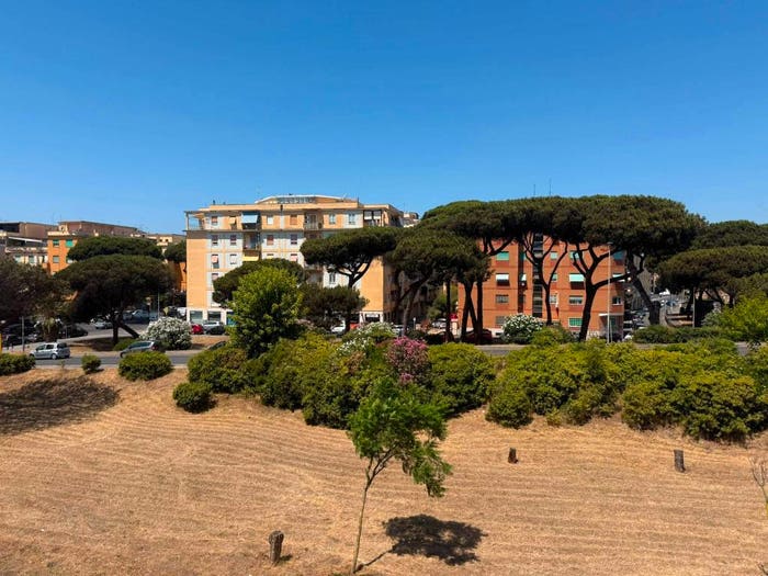 Appartamento quadrilocale in vendita in Via Ulderico Sacchetto, Ostia Levante, Roma