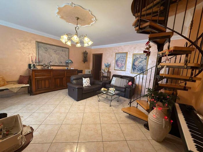 Appartamento con 5 locali in vendita in Via Fabrizio De Andrè, Centro, Lesina