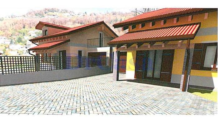 Casa trilocale in vendita in Via Provinciale, Cremenaga