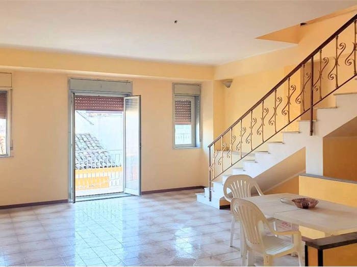 Casa con 6 locali in vendita in VIA GRAMSCI, Centro, Riposto