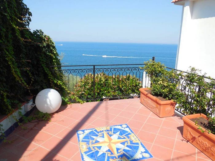 Appartamento con 6 locali in vendita in Via Novembre, Massa Lubrense