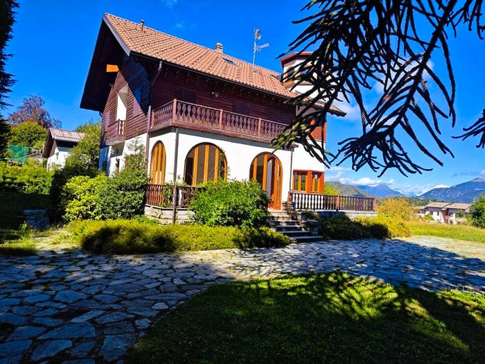 Casa con 6 locali in vendita in Via Alessandro Volta, Lanzo D'Intelvi, Alta Valle Intelvi