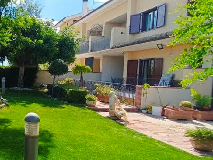 Casa con 6 locali in vendita in Viale Corno D'Oro, Eboli