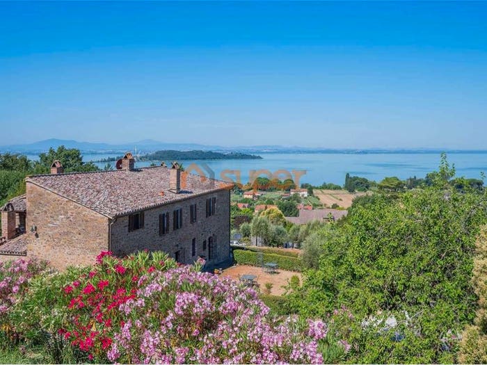 Casa con 6 locali in vendita in Strada della Santocchia, Magione