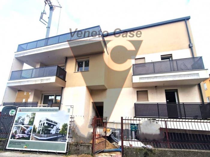 Appartamento quadrilocale in vendita in VIA GIULIO ZANON, Pontevigodarzere Isola di Torre, Padova