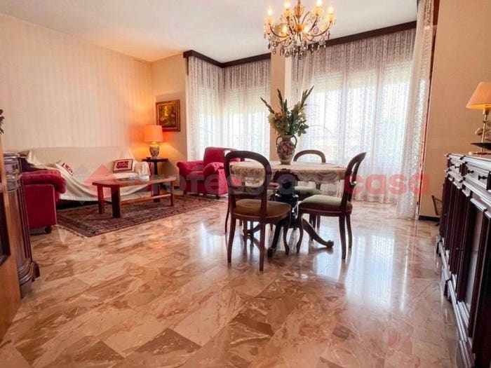 Appartamento con 6 locali in vendita in Via PNENNI, Centro, Lendinara