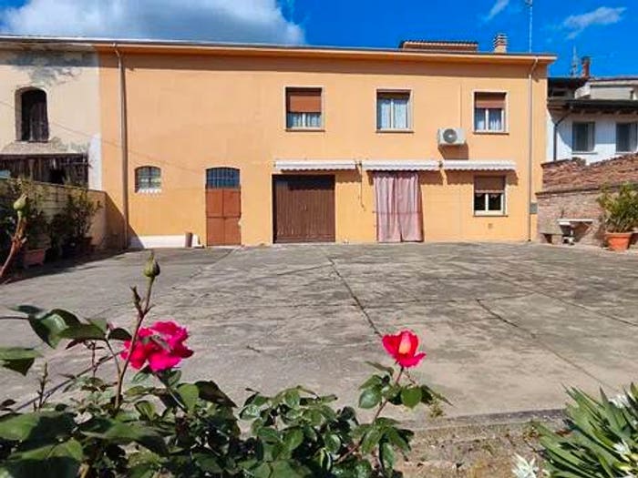Casa con 6 locali in vendita in Vicolo Ganda, Casalbellotto, Casalmaggiore