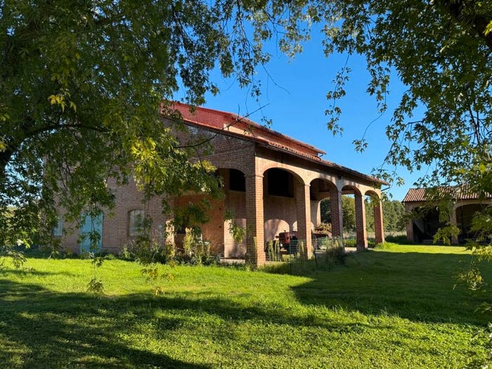 Casa con 6 locali in vendita in Strada Carnevala, Medesano