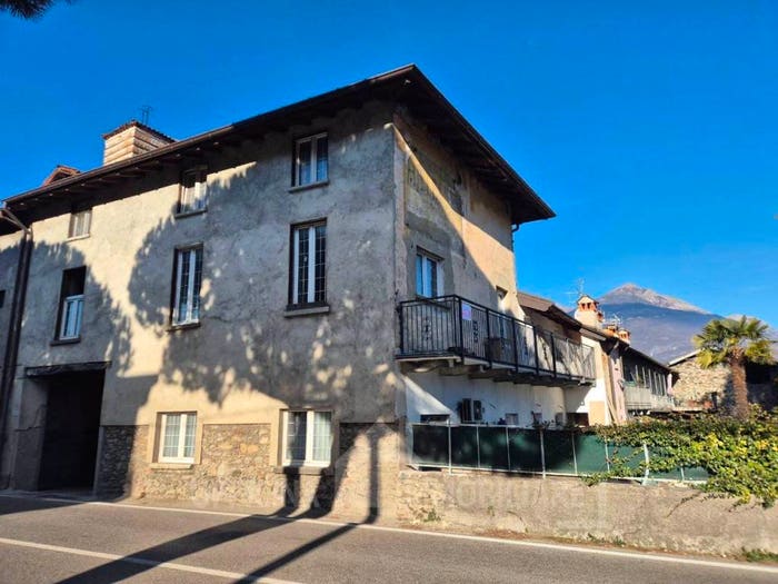 Casa quadrilocale in vendita in Via Nazionale Nord, Colico Piano, Colico