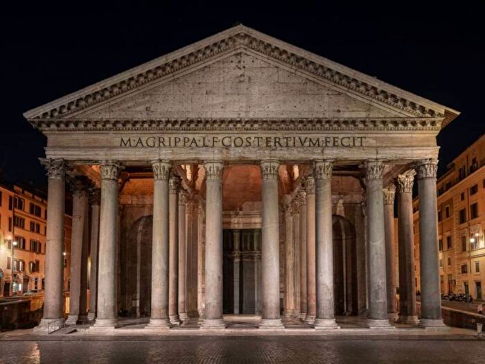 Appartamento con 6 locali in vendita in Piazza di Sant'Eustachio, Pantheon, Roma