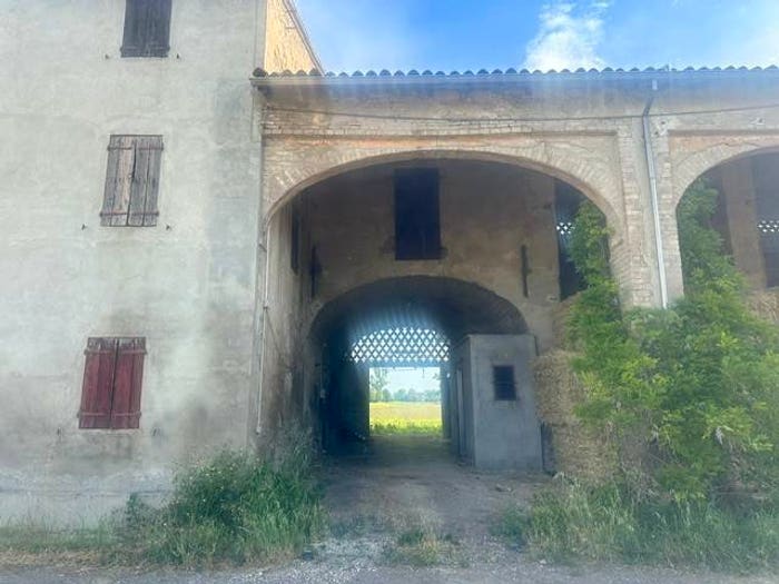 Casa con 6 locali in vendita in Via Grande, Sissa Trecasali