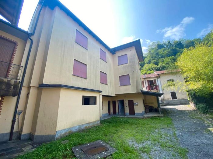 Appartamento trilocale in vendita in Via Mirocleto Spaini, Cremenaga
