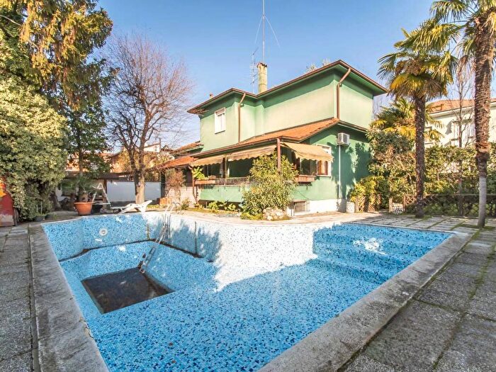 Casa con 5 locali in vendita in Via per Canegrate, Parco Castello, Legnano