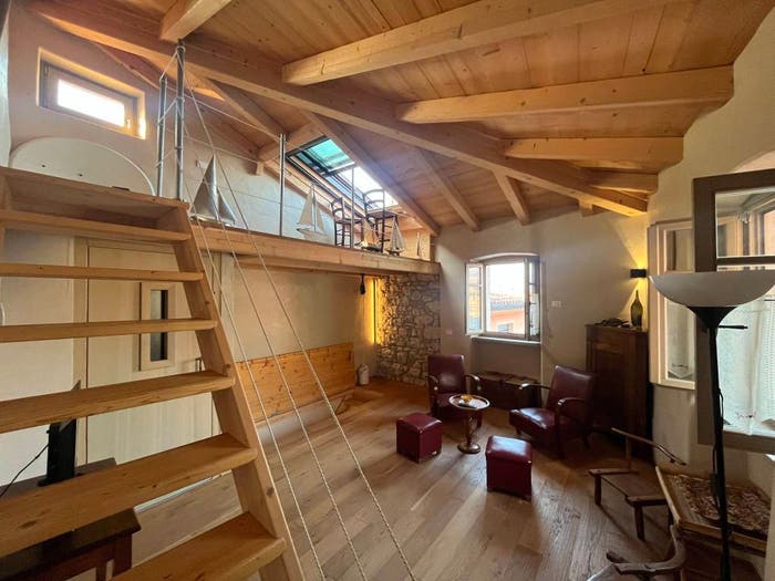 Casa con 6 locali in vendita in Via Gardesana Sud, Centro, Malcesine