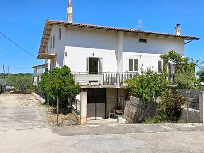 Casa con 6 locali in vendita in Via Provinciale Della Rocca, Santa Maria Imbaro