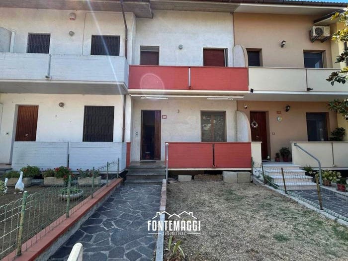 Casa con 6 locali in vendita in Terre Roveresche