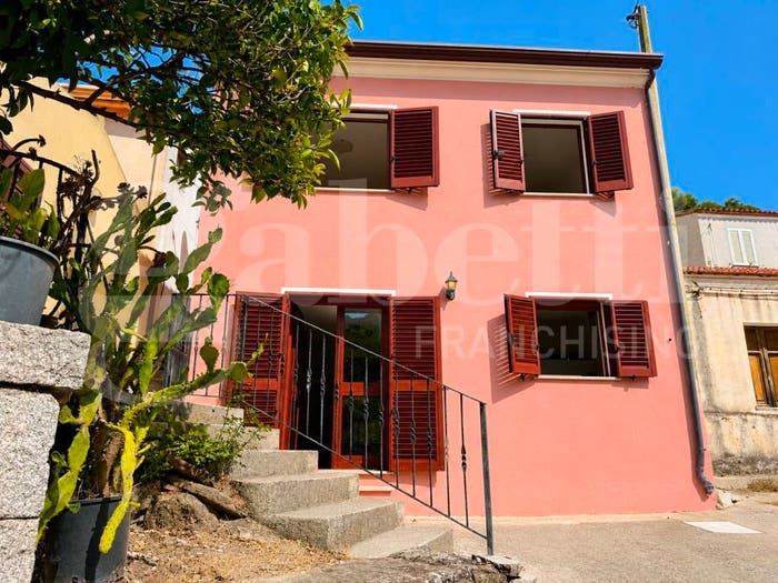 Casa trilocale in vendita in Piazza de Nicola, Brunella Concas, Torpè
