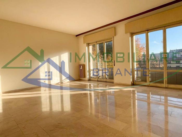 Appartamento trilocale in vendita in Via Scipione Ronchetti, Centro, Gallarate