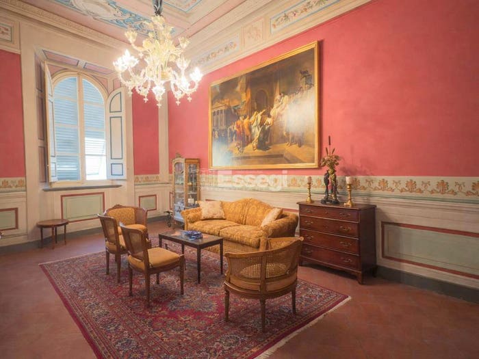Appartamento con 6 locali in vendita in Piazza San Pietro Somaldi, Piazza Anfiteatro Torre Guinigi, Lucca