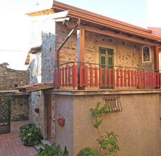 Casa con 6 locali in vendita in Via Gragnana, Bagnone